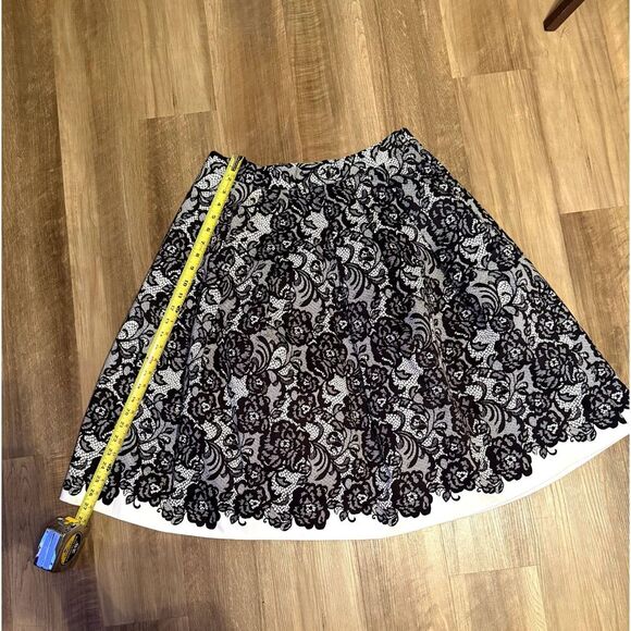 White House Black Market A- line Lace Print  Black White Flowy Skirt Women Sz 12 - Picture 7 of 9